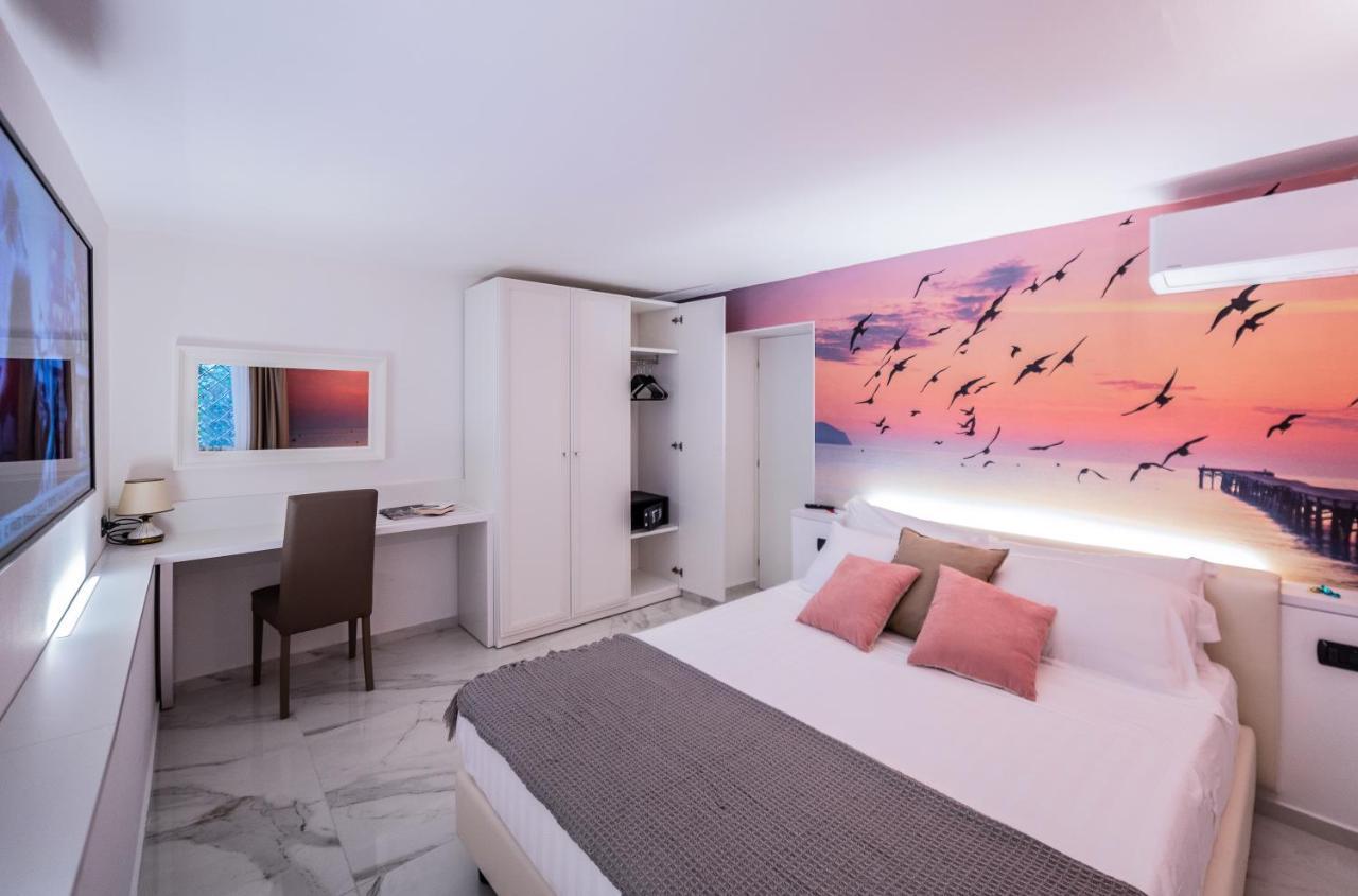 Marina Centro Suite Rimini Ngoại thất bức ảnh