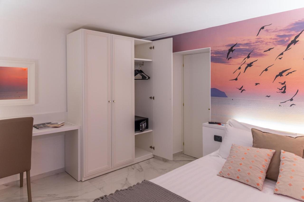 Marina Centro Suite Rimini Ngoại thất bức ảnh